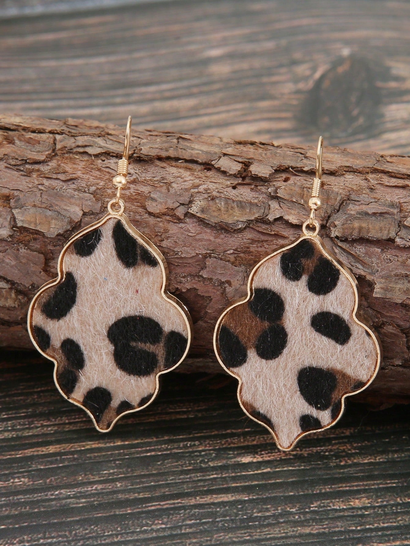 1 Pair Vintage Baroque Style Leopard Pattern Metal Stud Earrings With Velvet