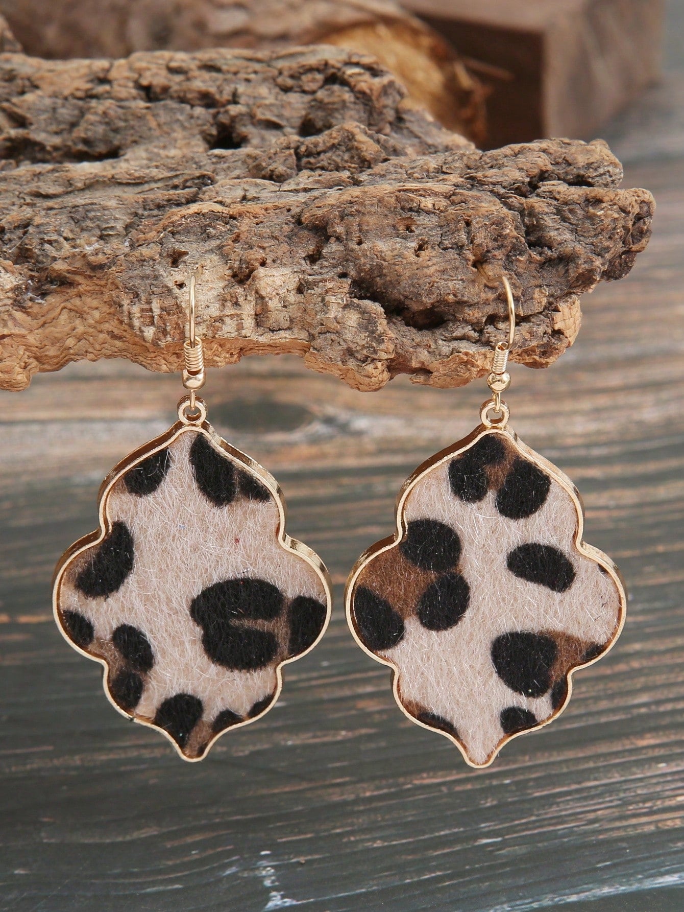 1 Pair Vintage Baroque Style Leopard Pattern Metal Stud Earrings With Velvet