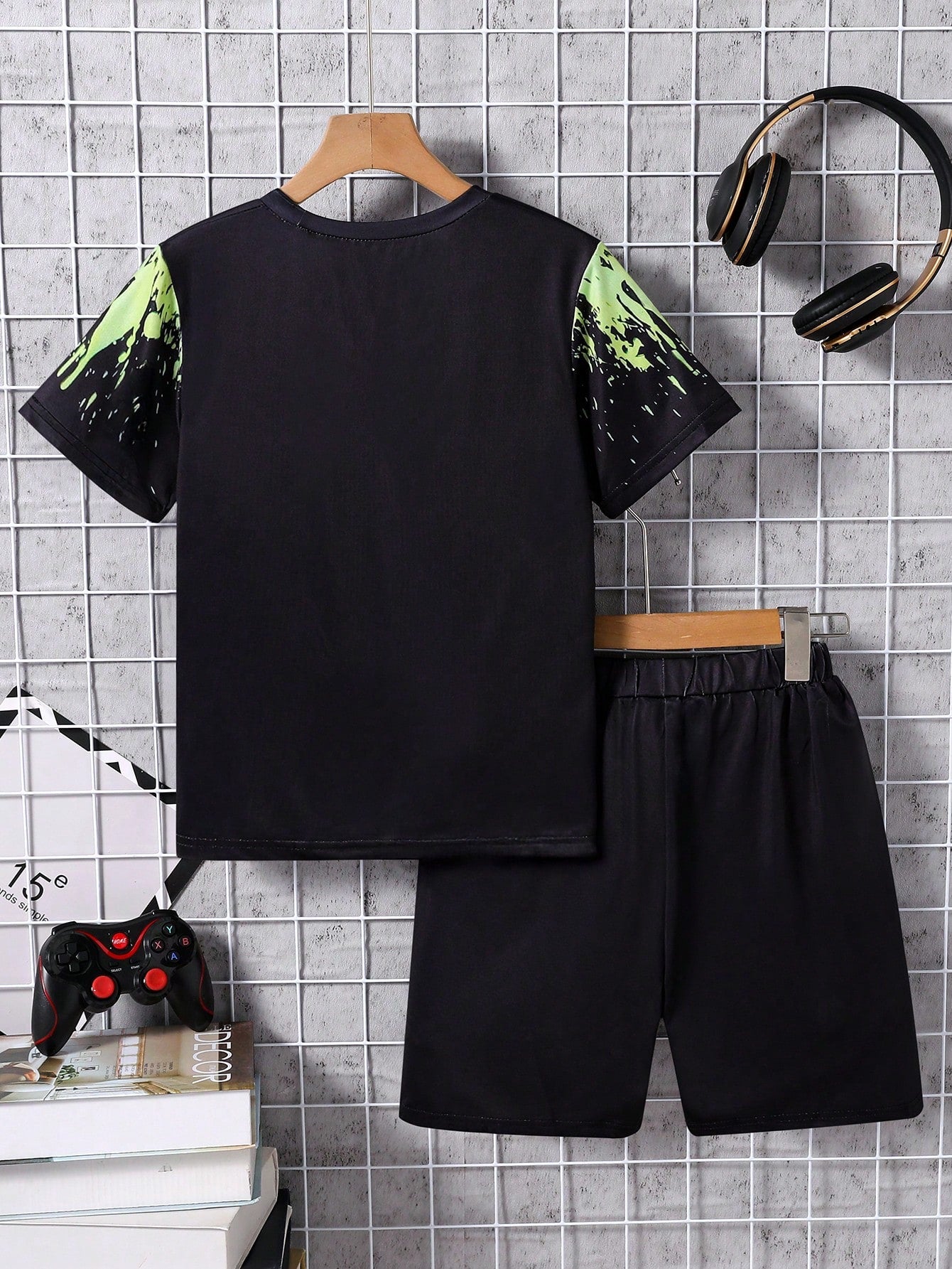 2pcs Tween Boy Casual Silky Graffiti Gaming Print Short Sleeve Top And Matching Side Design Shorts Set, Spring/Summer