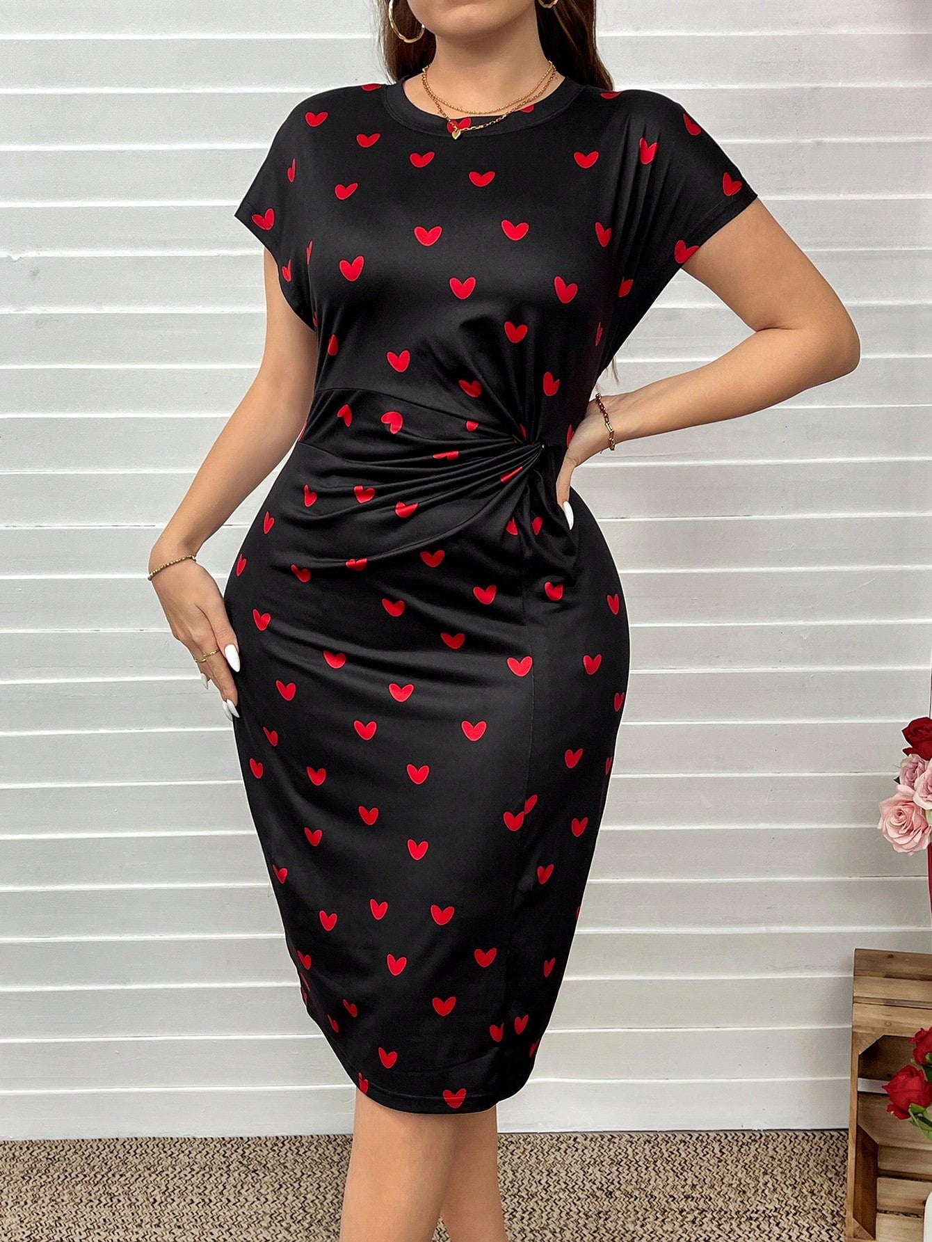 LUNE SHEINLUNE Plus Size Women's Black Heart Knot Waist Short Sleeve Dress,Valentine Day,Valentine,Love/Lover,Heart, Spring, Summer,Valentine Day, Valentines Gifts, Valentines Outfit, San Valentin