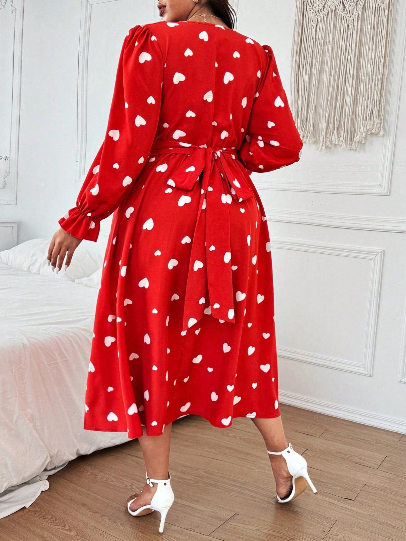 Franclia Plus Size Cross Collar Cardigan Dress With Heart Prints, Long Sleeve Elastic Cuff, A-Line Waist Tie Design, Suitable For Valentine's Day, Flower Print