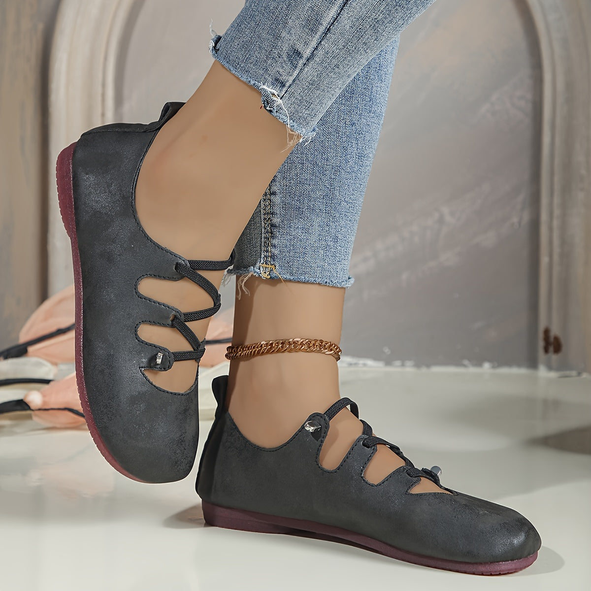 Ladies Casual Round Toe Flat Shoes with Lace-Up Detail - Suitable for All Seasons