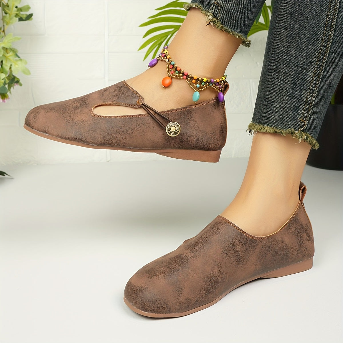 Women's Chic Solid Color Flats - Lightweight, Comfortable Walking Shoes with Buckle Closure and Round Toe Design