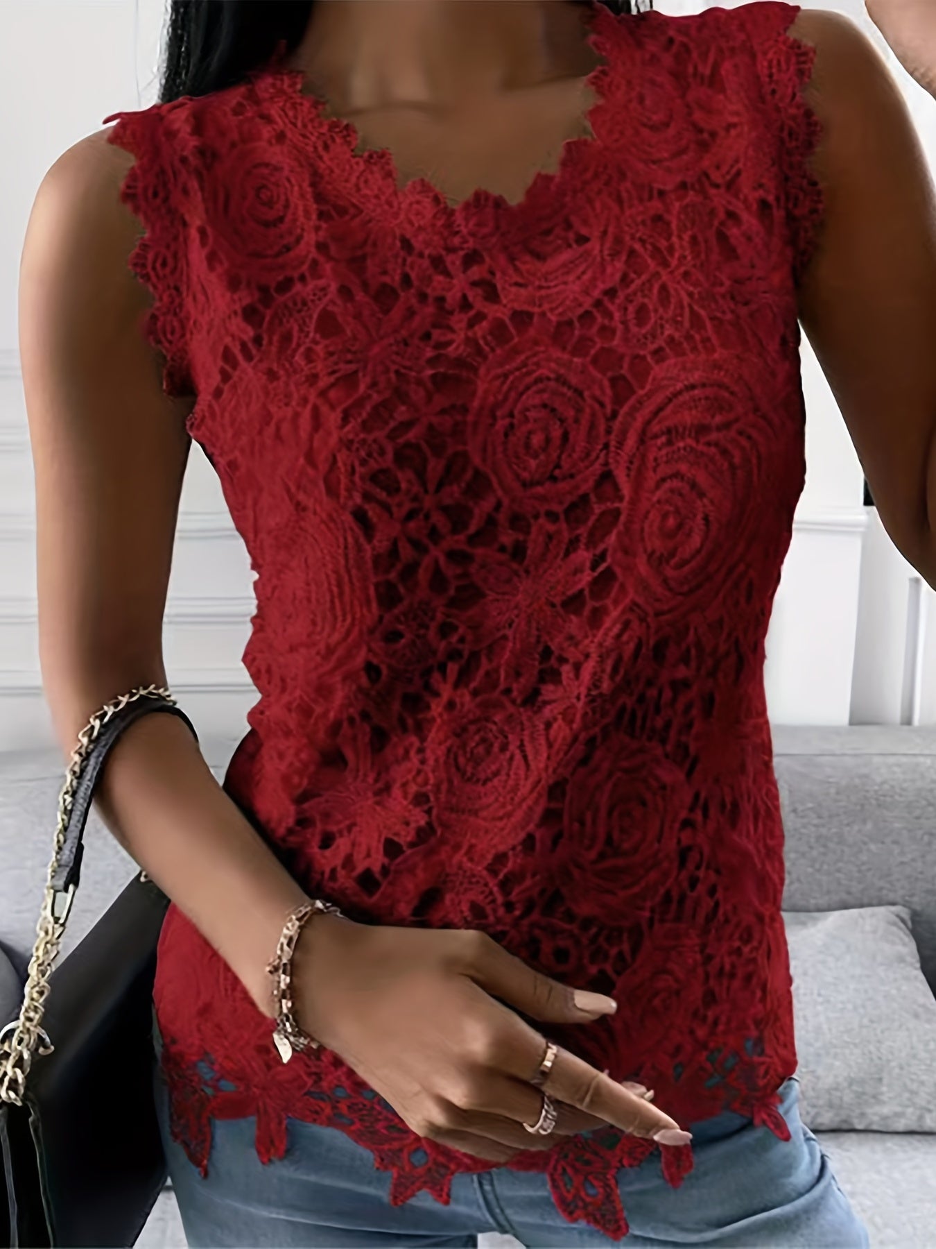 Chic Lace Contrast Tank Top - Flattering Sleeveless & Crew Neck - Versatile Casual Wear for Womens Everyday Style