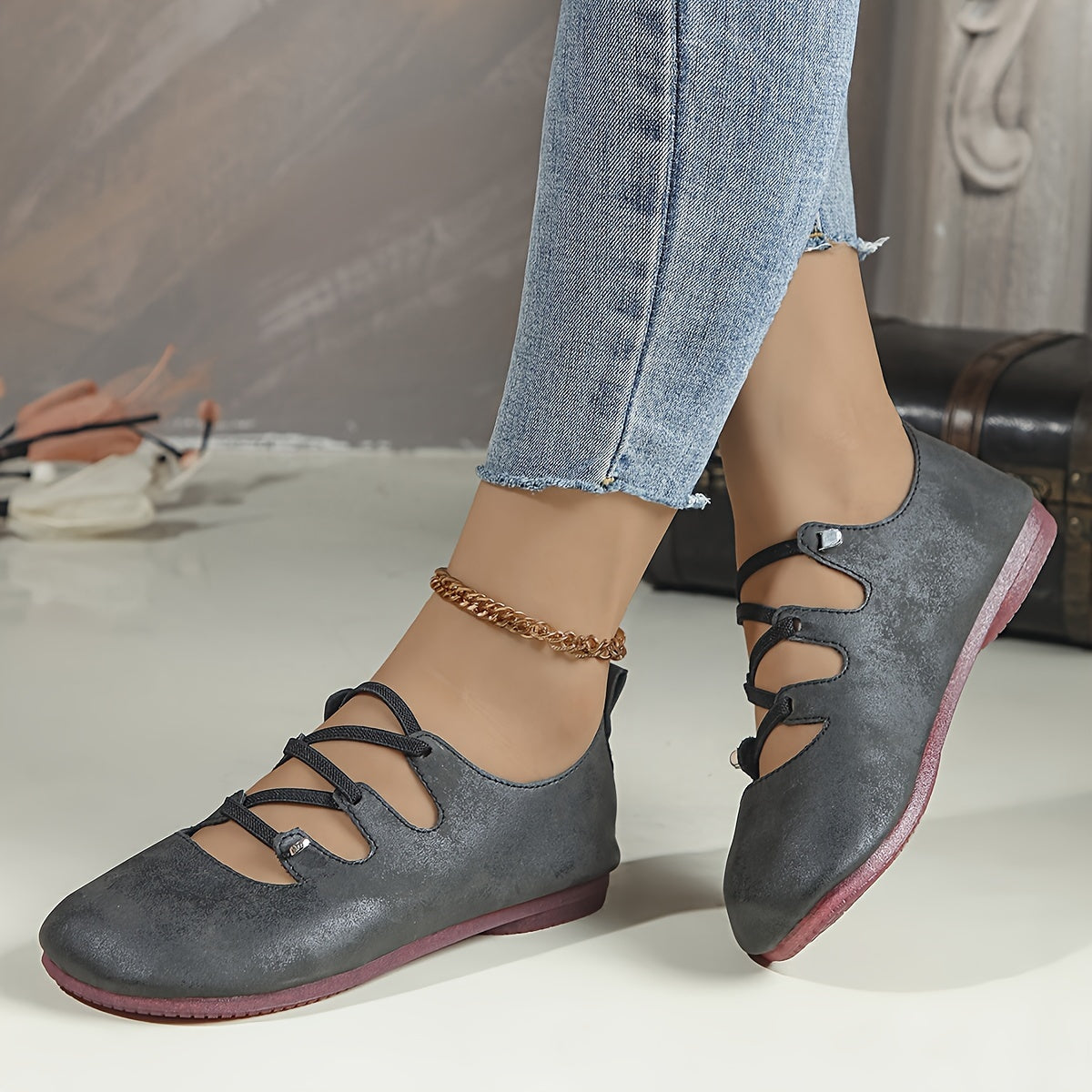 Ladies Casual Round Toe Flat Shoes with Lace-Up Detail - Suitable for All Seasons