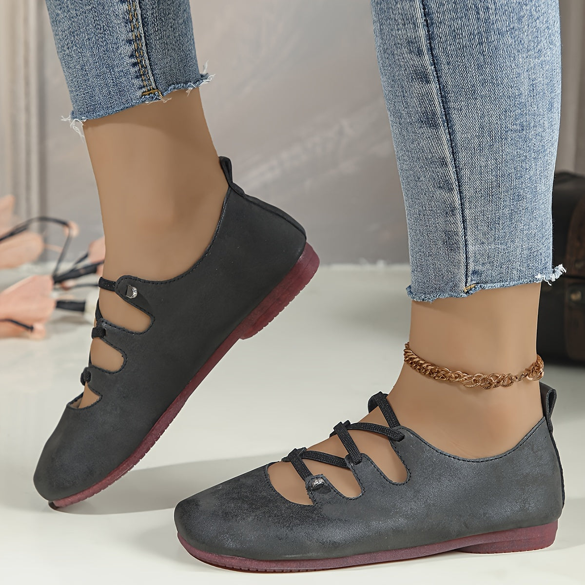 Ladies Casual Round Toe Flat Shoes with Lace-Up Detail - Suitable for All Seasons