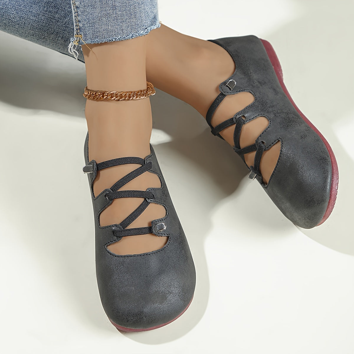 Ladies Casual Round Toe Flat Shoes with Lace-Up Detail - Suitable for All Seasons