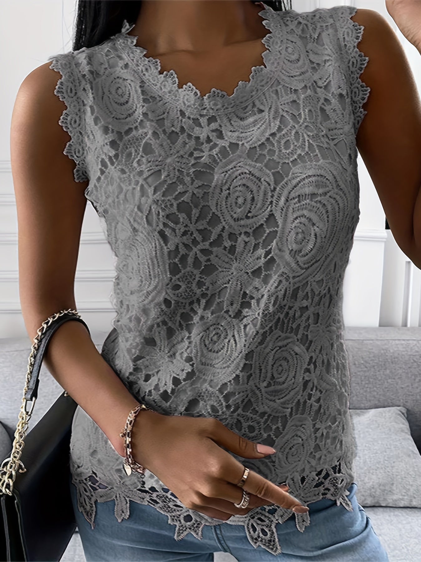 Chic Lace Contrast Tank Top - Flattering Sleeveless & Crew Neck - Versatile Casual Wear for Womens Everyday Style